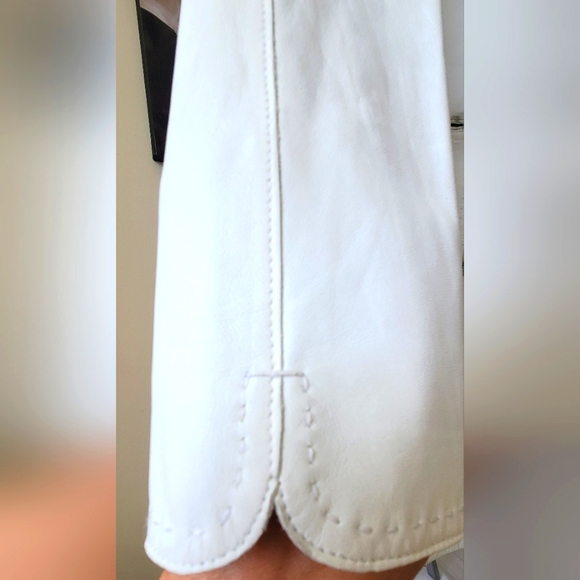 ELIE TAHARI WHITE LEATHER COAT - Picture 15 of 16